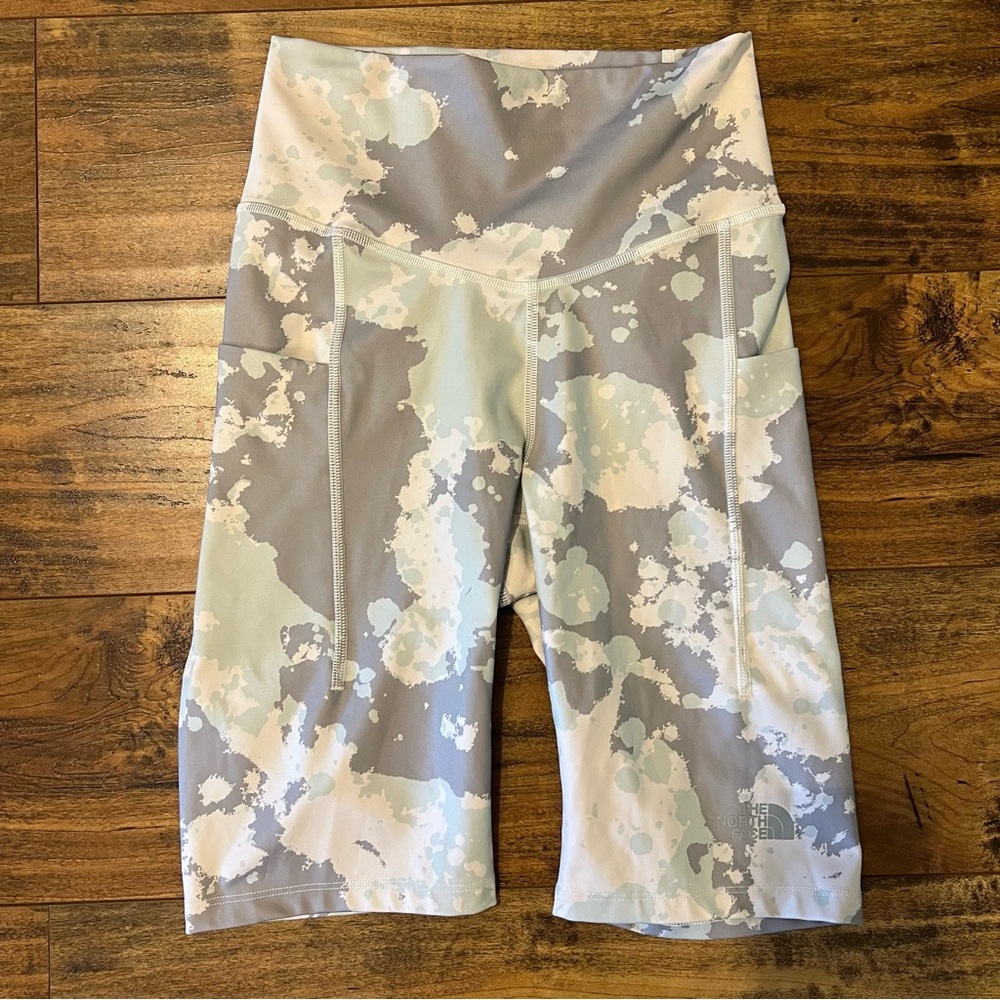 THE NORTH FACE Women’s Motivation High Rise Shorts 9” Size Small EUC